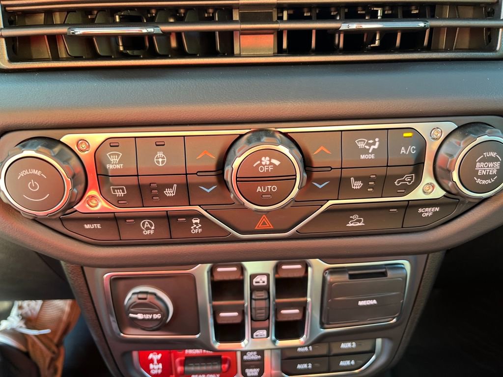 New 2025 Jeep Wrangler Unlimited Rubicon image 24