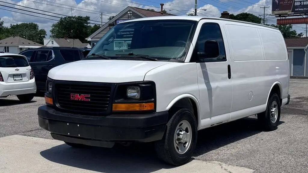 Used 2016 Chevrolet Express 2500 RWD image 2