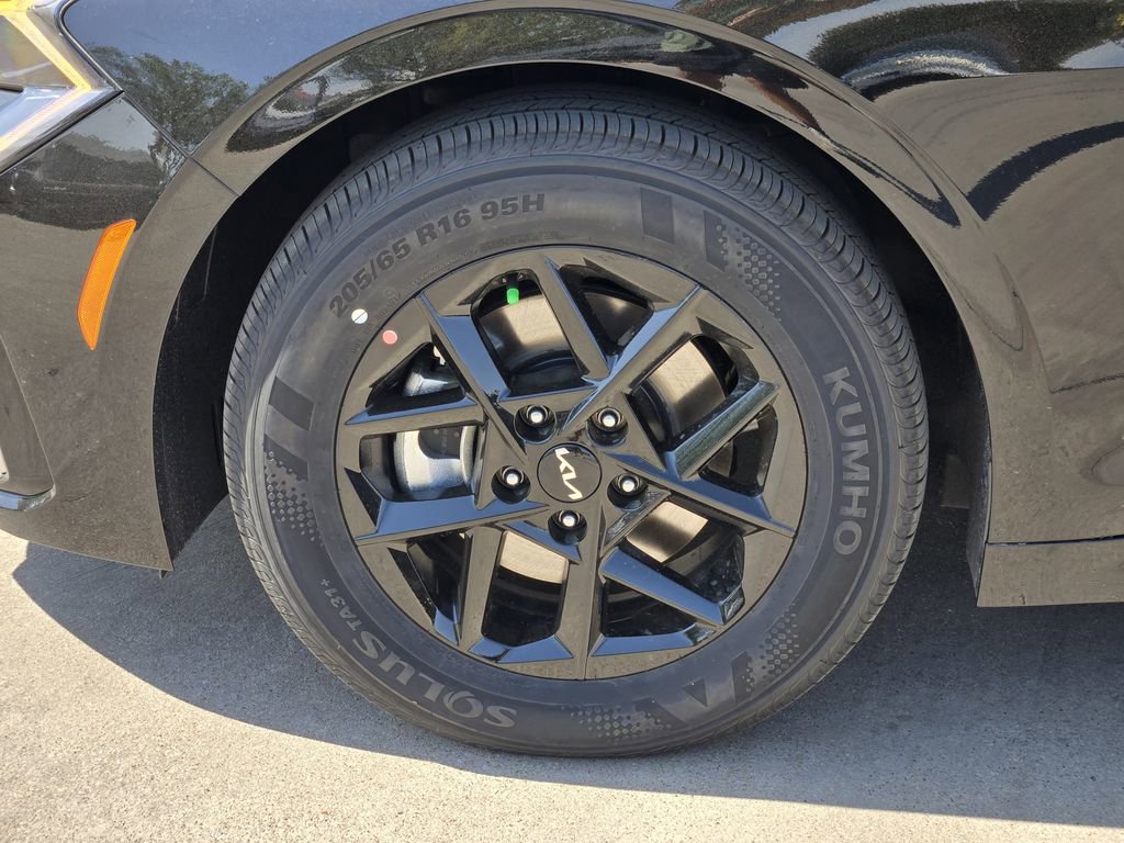 New 2026 Kia K5 LXS FWD image 9