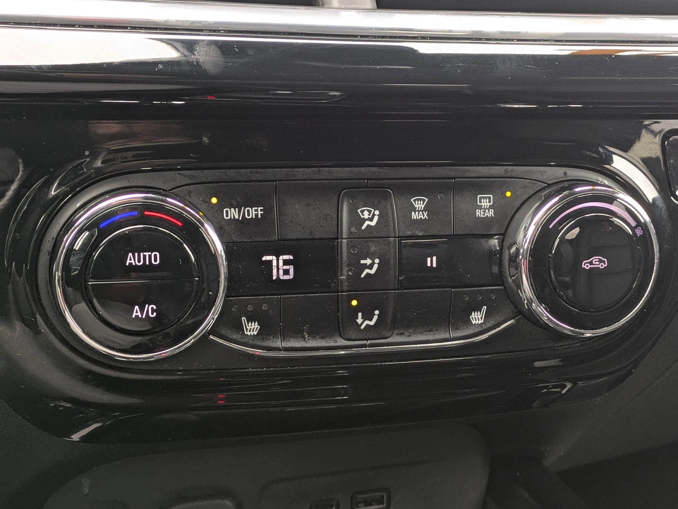 Used 2024 Chevrolet Trax RS w/ Sunroof Package image 20