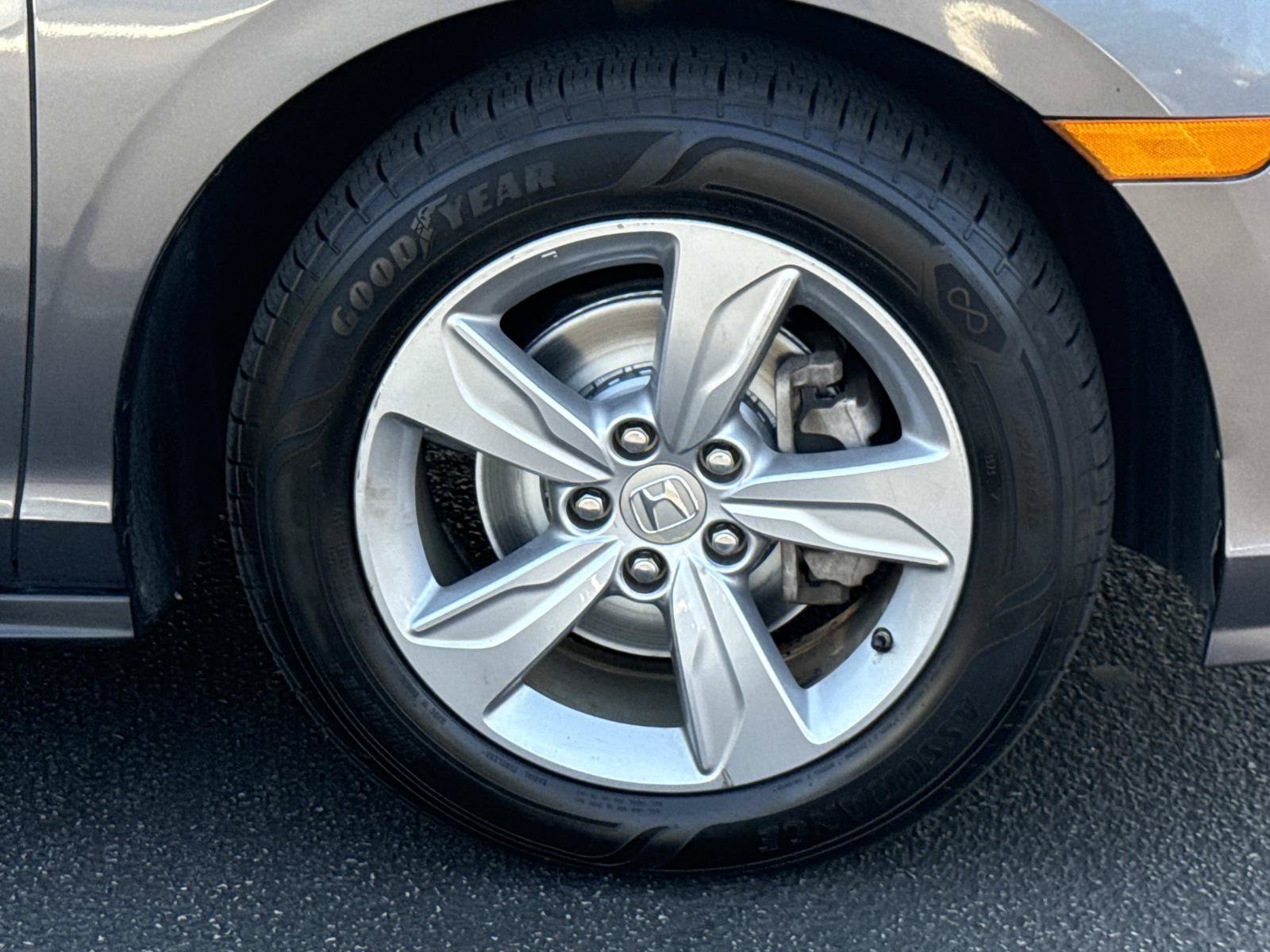 Used 2018 Honda Odyssey EX image 24