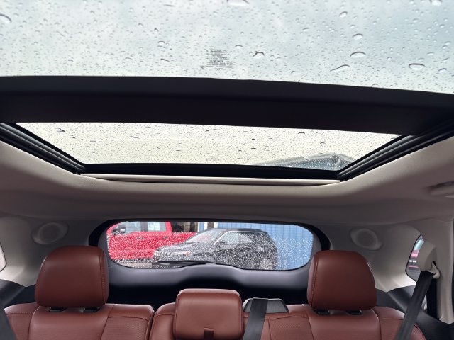 Used 2017 Ford Edge Titanium w/ Equipment Group 301A AWD/4WD image 15
