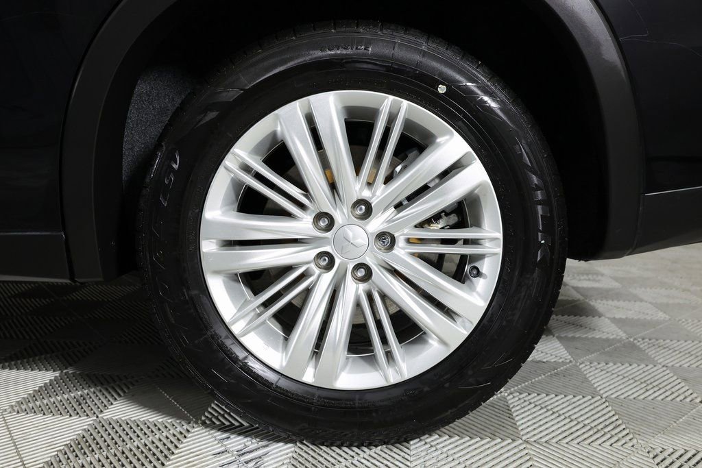 Used 2024 Mitsubishi Outlander ES image 38