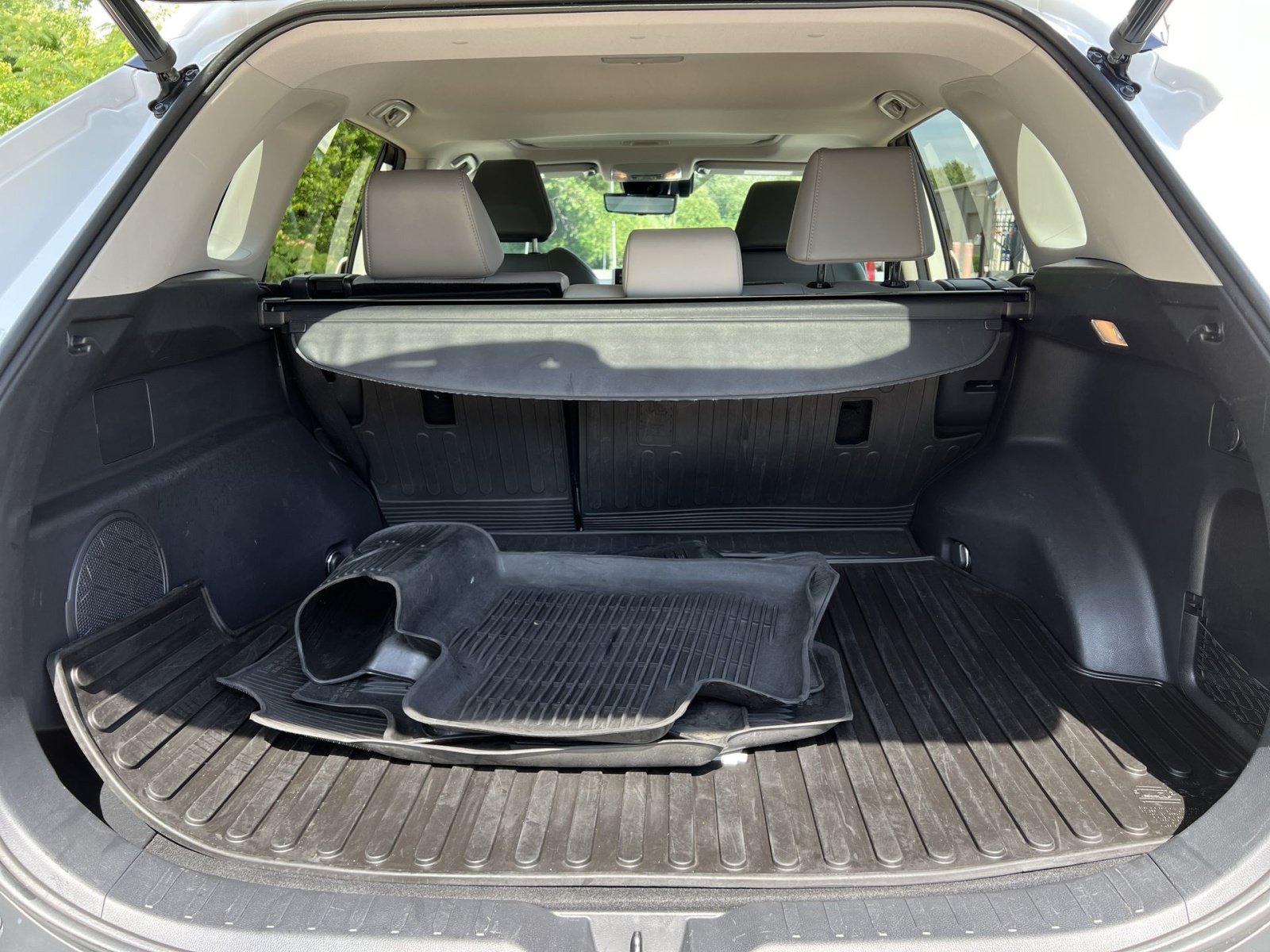 Used 2020 Toyota RAV4 Limited AWD/4WD image 45