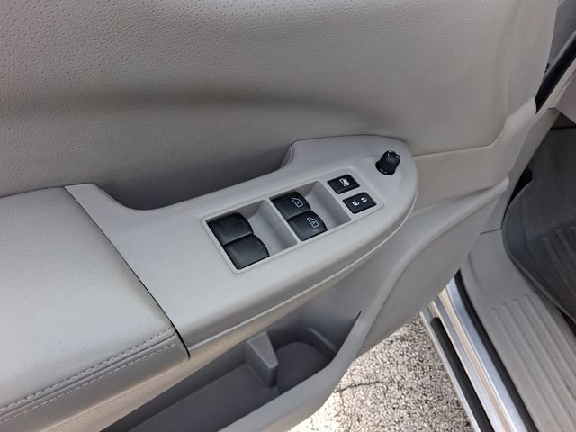 Used 2015 Nissan Quest SV image 12