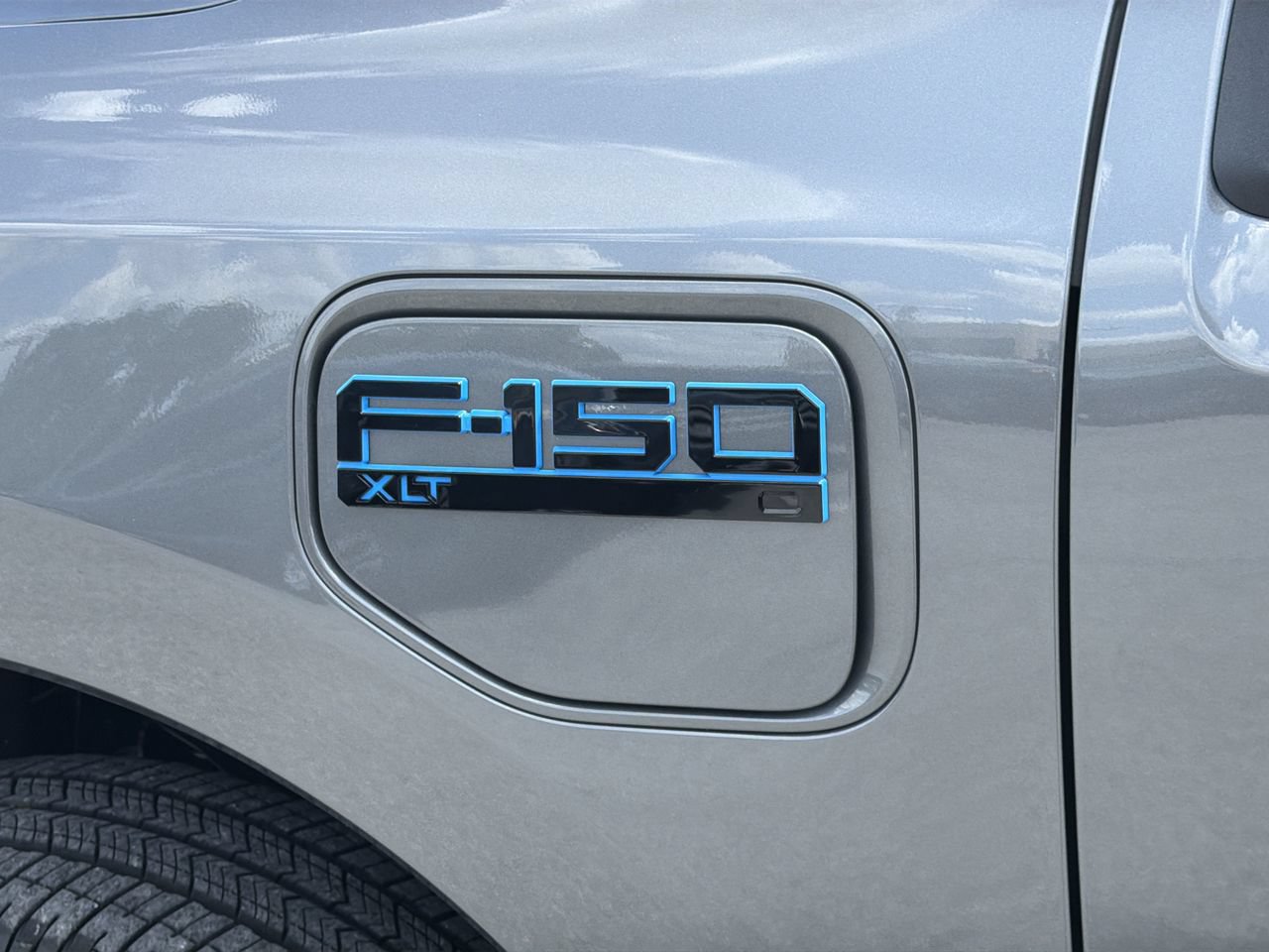 Used 2025 Ford F150 Lightning XLT AWD/4WD image 9