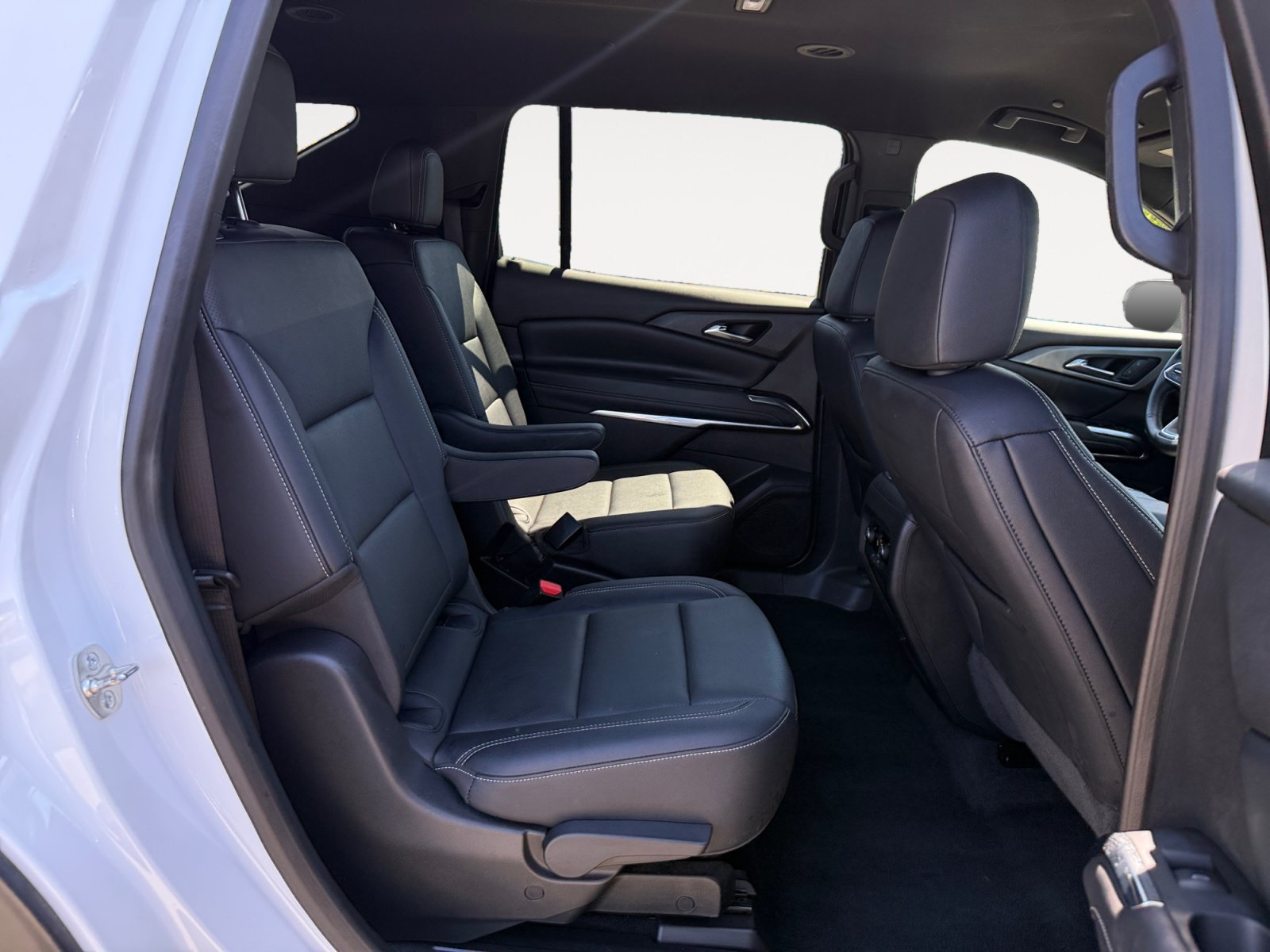 Used 2025 Chevrolet Traverse LT FWD image 18