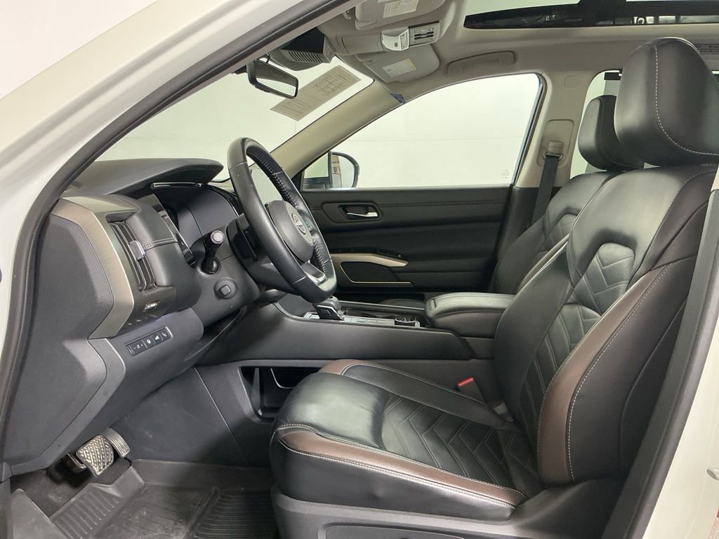 Used 2023 Nissan Pathfinder Platinum image 24