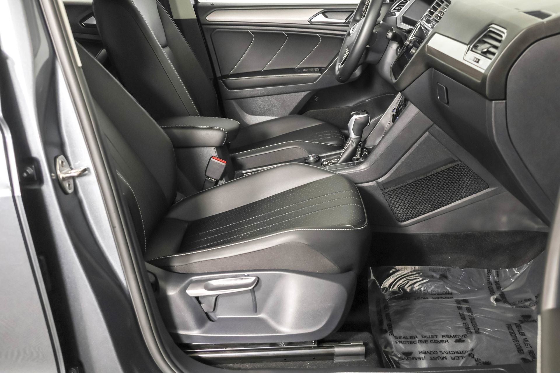 Used 2023 Volkswagen Tiguan SE image 43