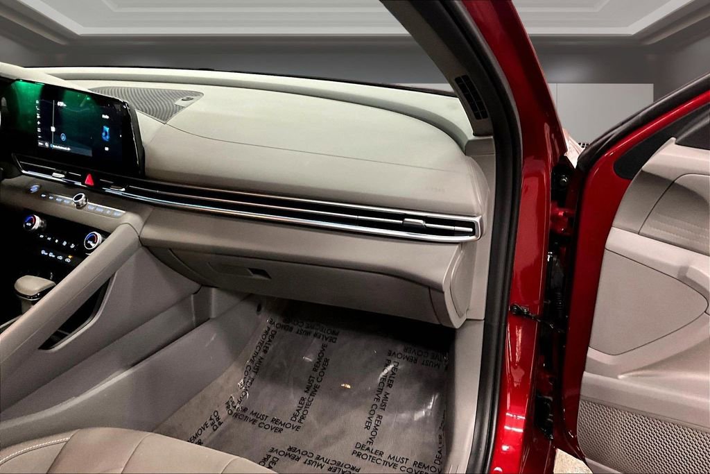 Used 2024 Hyundai Elantra SEL image 25