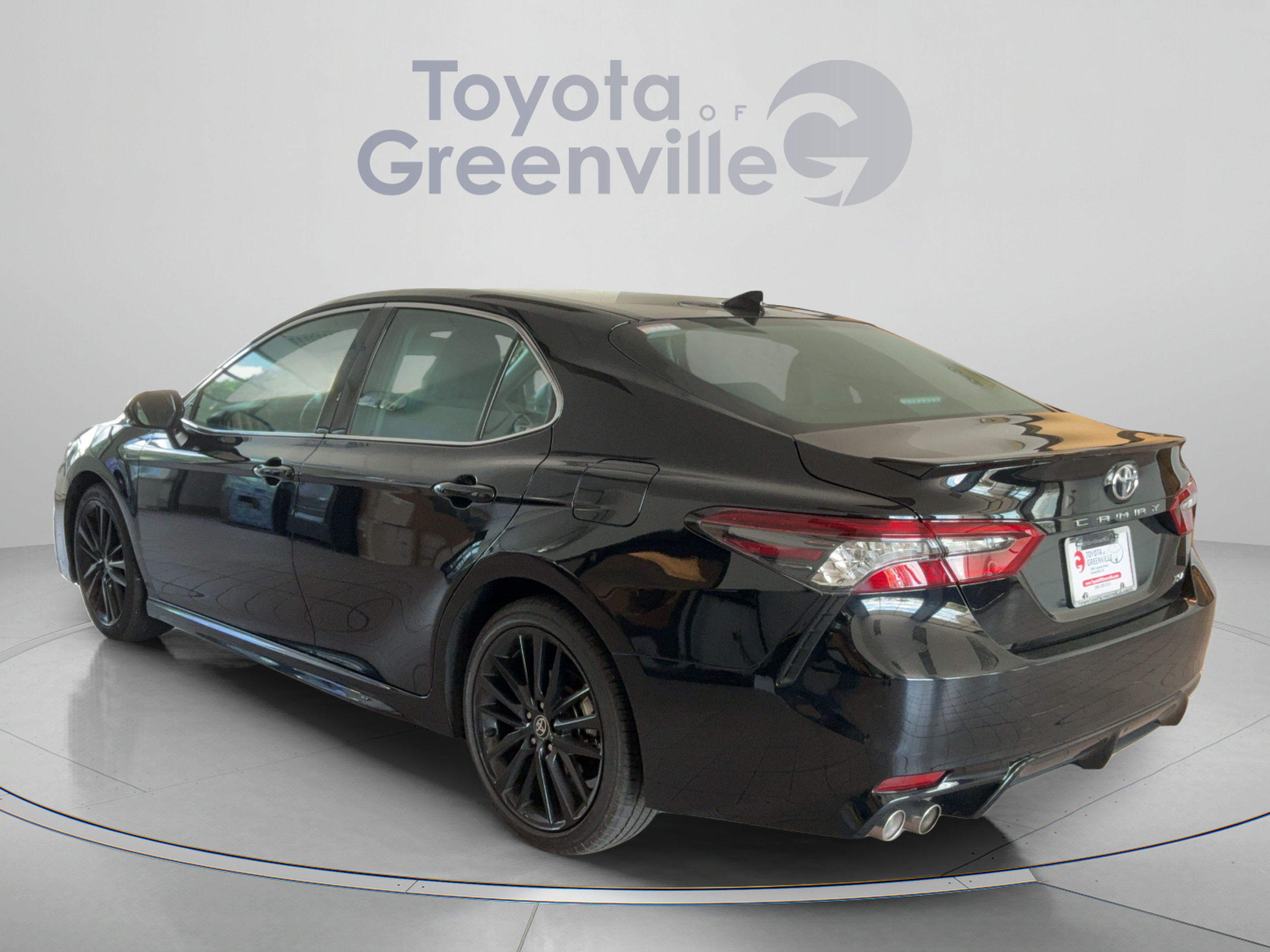 Used 2024 Toyota Camry XSE FWD image 4