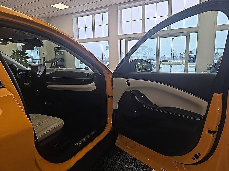 Used 2022 Ford Mustang Mach-E Premium image 38