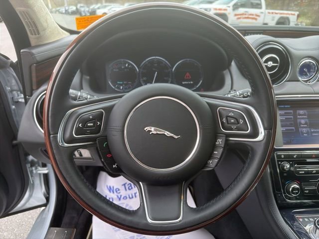 Used 2011 Jaguar XJ L Supercharged image 9