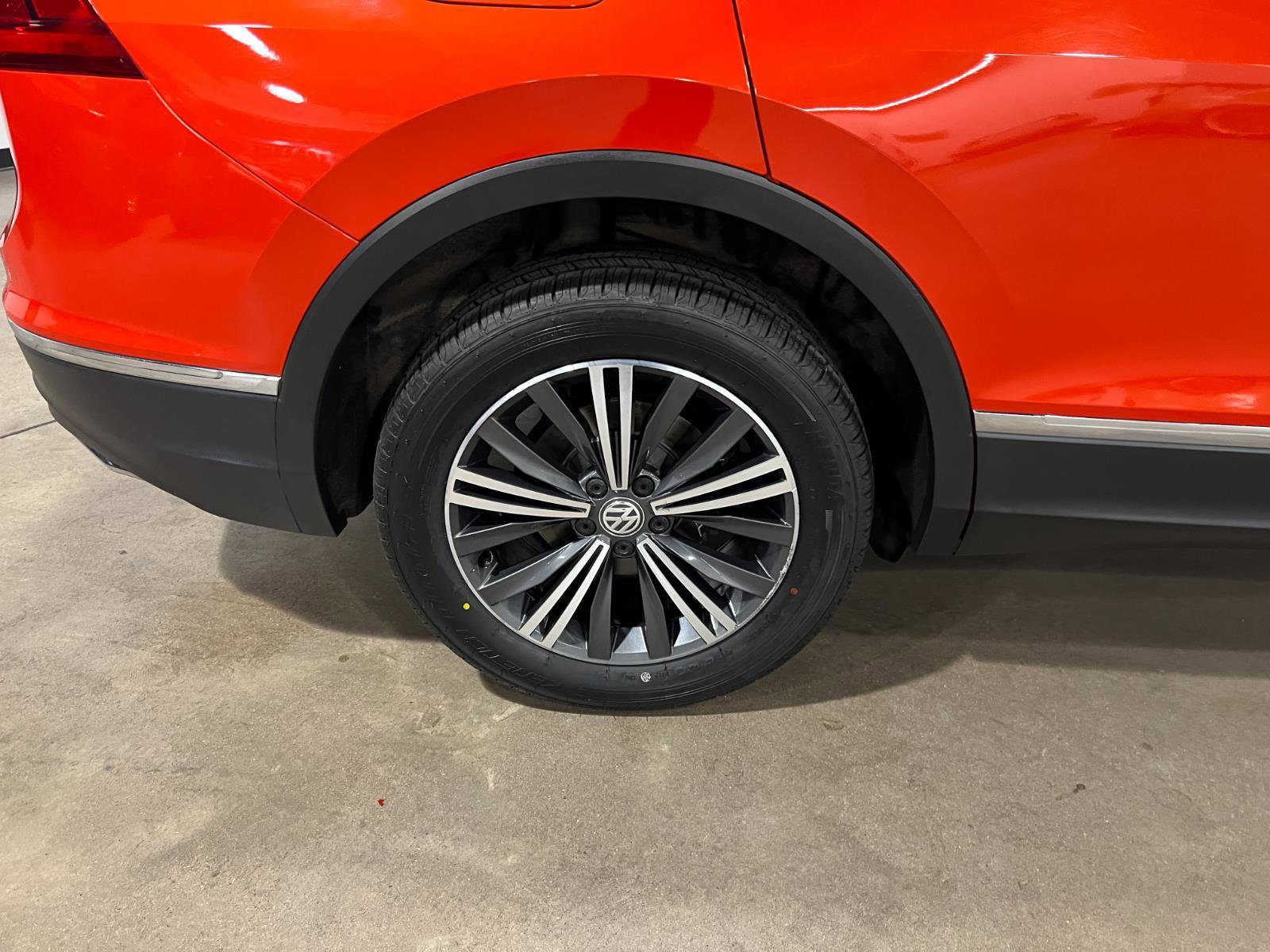 Used 2018 Volkswagen Tiguan SEL AWD/4WD image 41