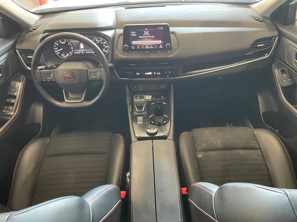 Used 2025 Nissan Rogue SV AWD/4WD image 11