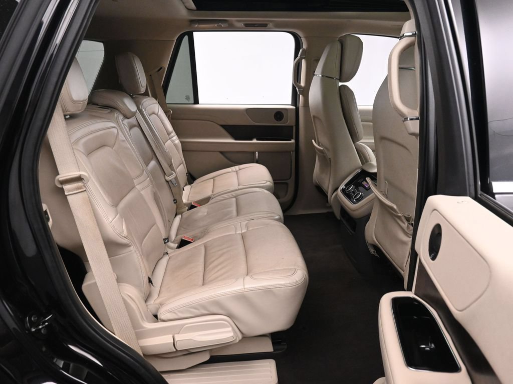 Used 2020 Lincoln Navigator Reserve w/ Cargo Convenience Package AWD/4WD image 21