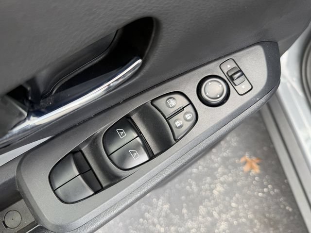 Used 2023 Nissan Kicks SR w/ SR Premium Package FWD image 13