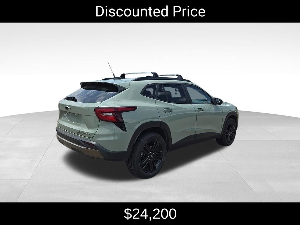 Used 2025 Chevrolet Trax ACTIV w/ Sunroof Package FWD image 3
