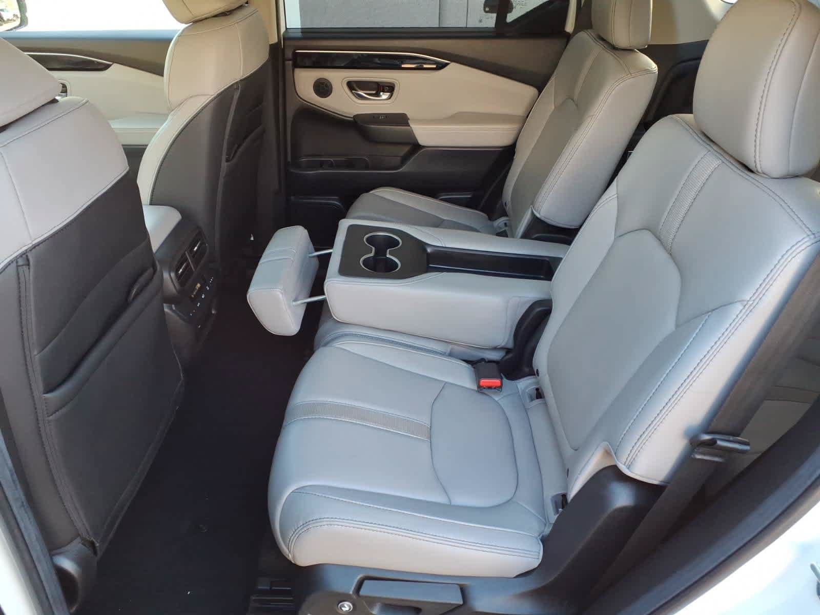 Used 2025 Honda Pilot EX-L image 9