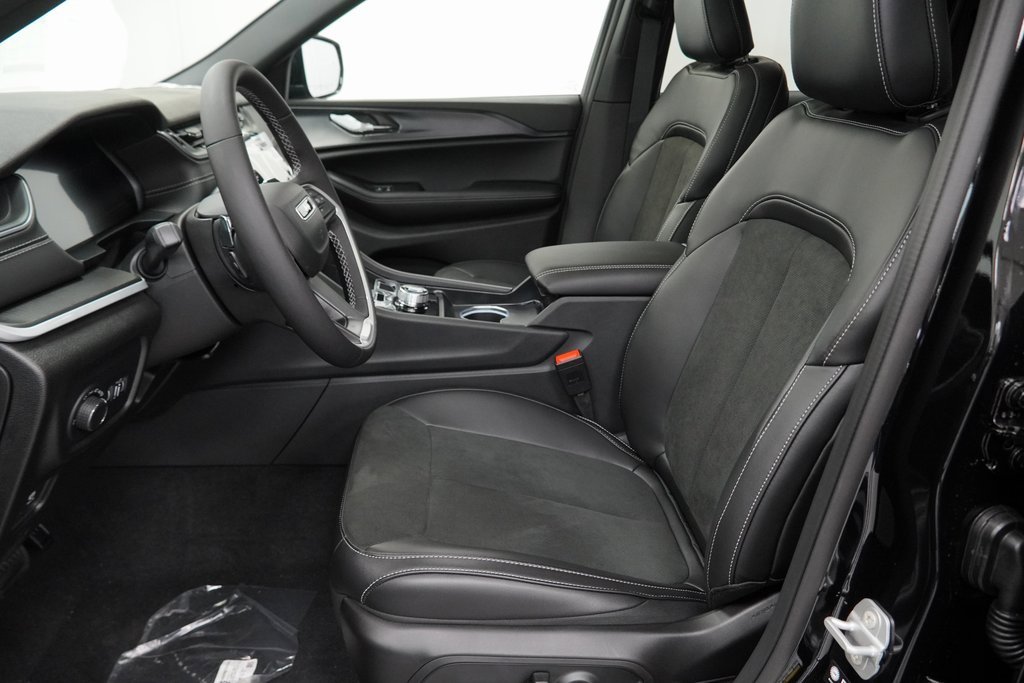 New 2025 Jeep Grand Cherokee Laredo image 15