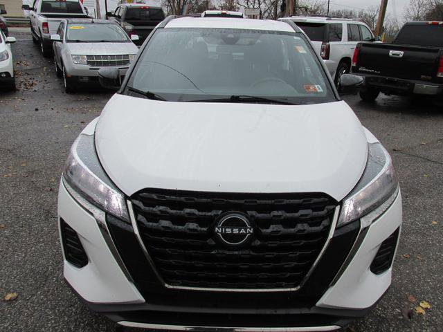 Used 2023 Nissan Kicks SR image 3