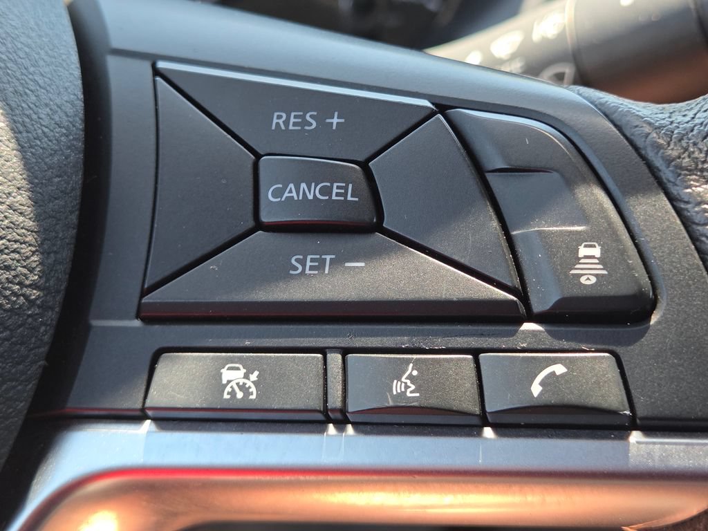 Used 2022 Nissan Kicks SR w/ Interior Electronics Package FWD image 28