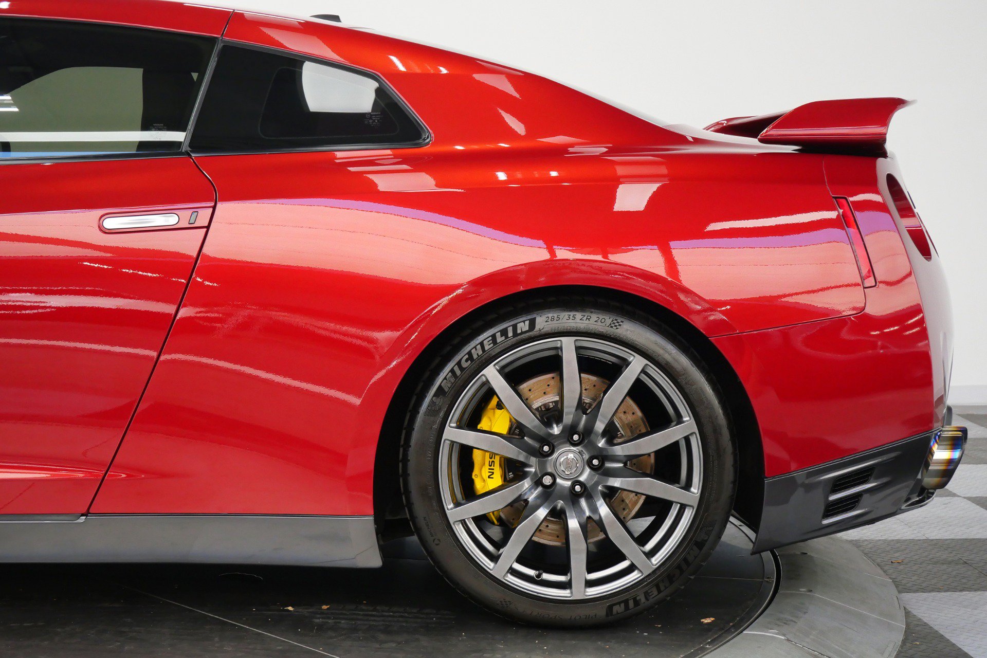 Used 2015 Nissan GT-R Premium AWD/4WD image 48