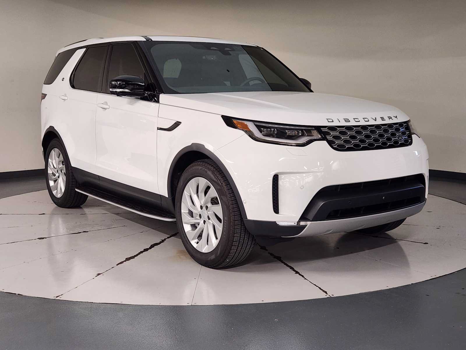 Used 2026 Land Rover Discovery S AWD/4WD image 7