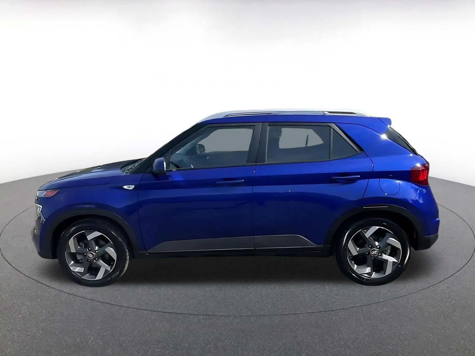 Used 2025 Hyundai Venue SEL FWD image 9