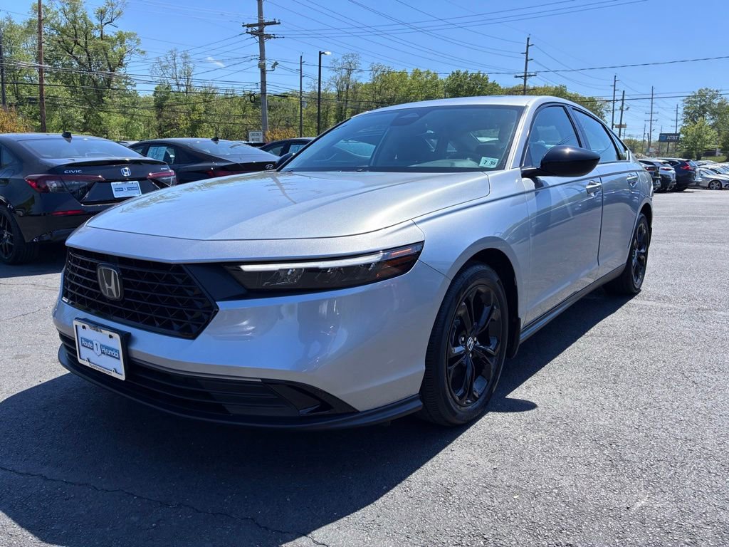 Used 2025 Honda Accord SE image 4