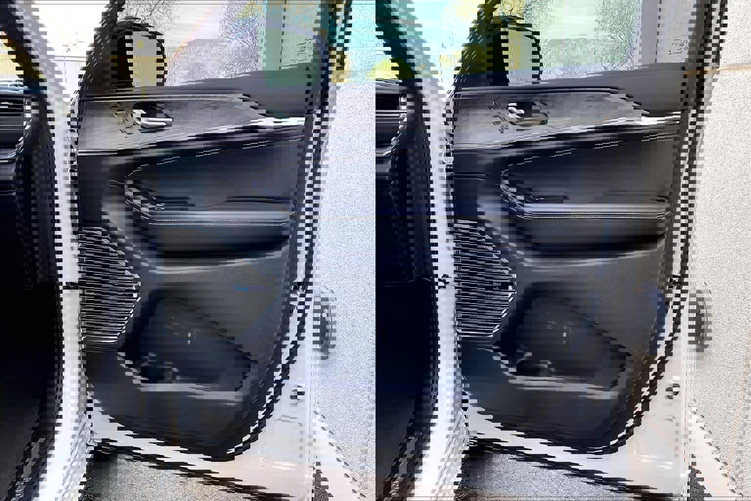 Used 2022 Jeep Grand Cherokee Overland w/ Luxury Tech Group IV image 22