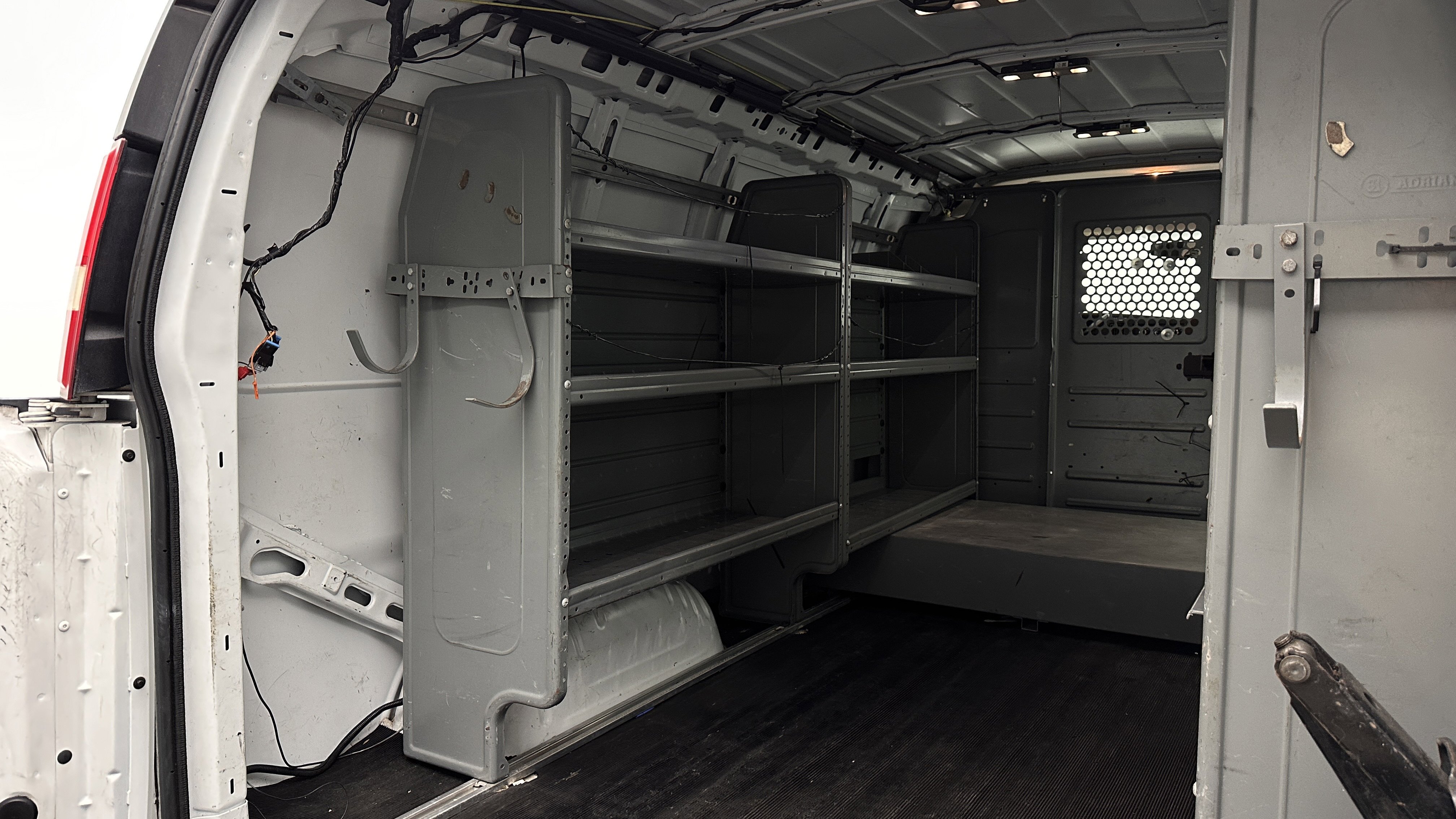 Used 2016 GMC Savana 2500 image 22