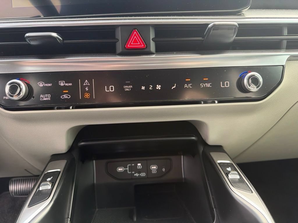 Certified 2025 Kia Sorento EX FWD image 12