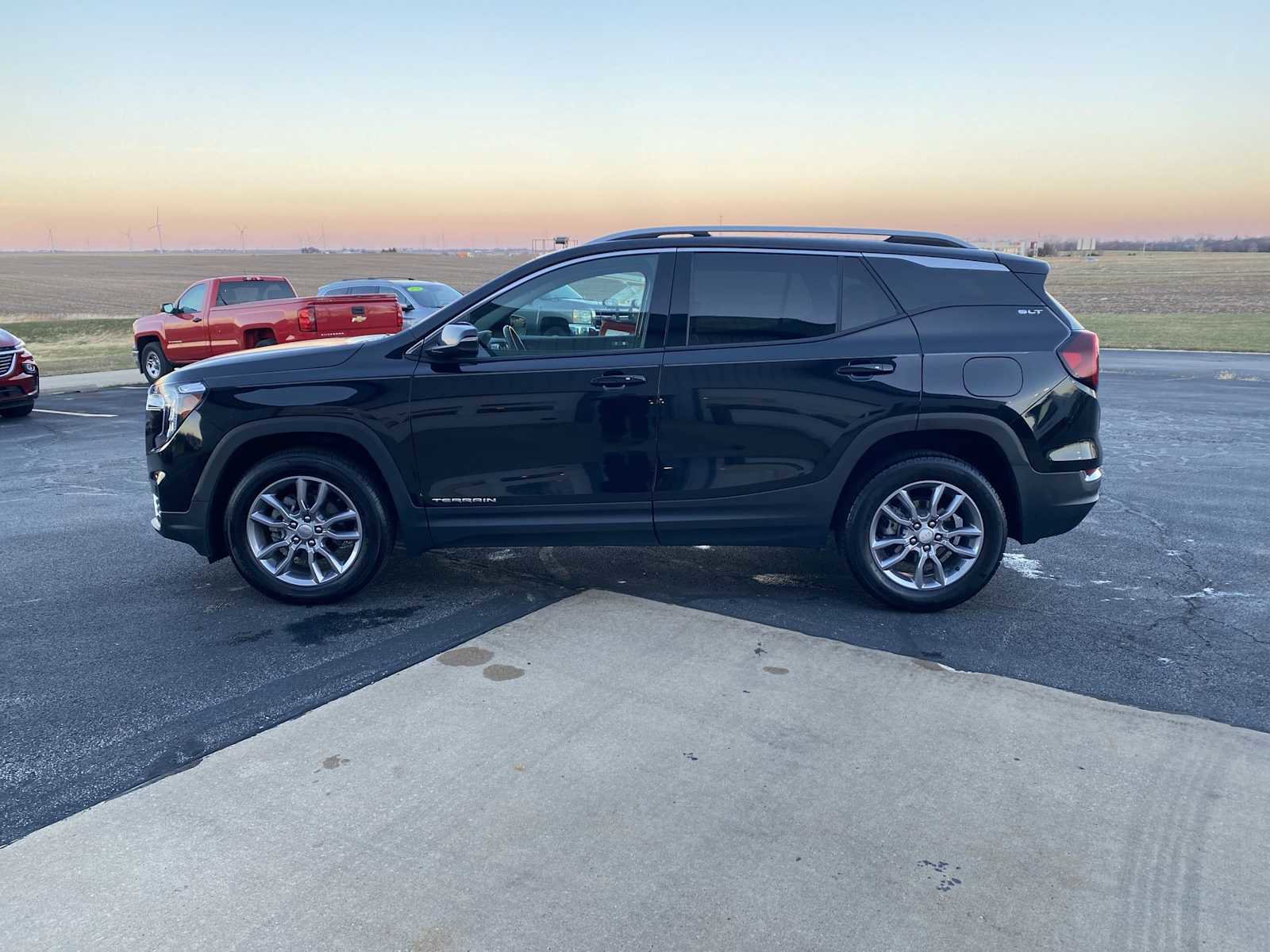 Used 2023 GMC Terrain SLT image 10