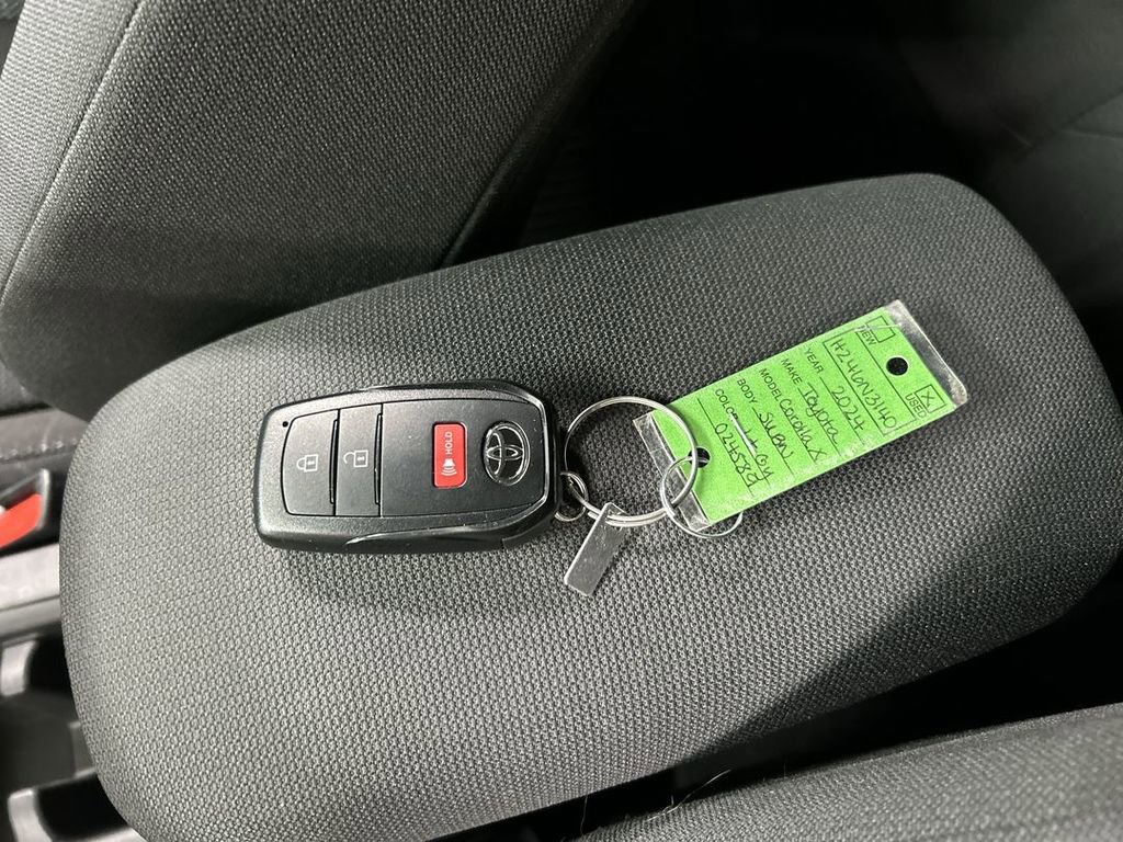 Used 2024 Toyota Corolla Cross AWD Hybrid w/ Moonroof Package image 12