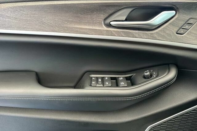 New 2026 Jeep Grand Cherokee Limited AWD/4WD image 8