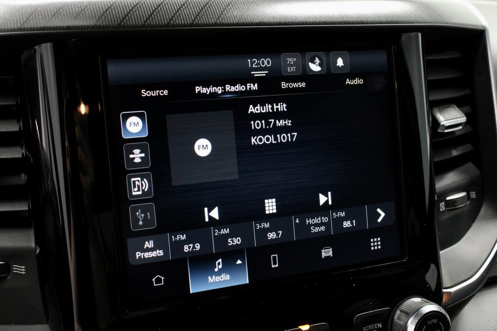 Used 2025 RAM 1500 Big Horn AWD/4WD image 3