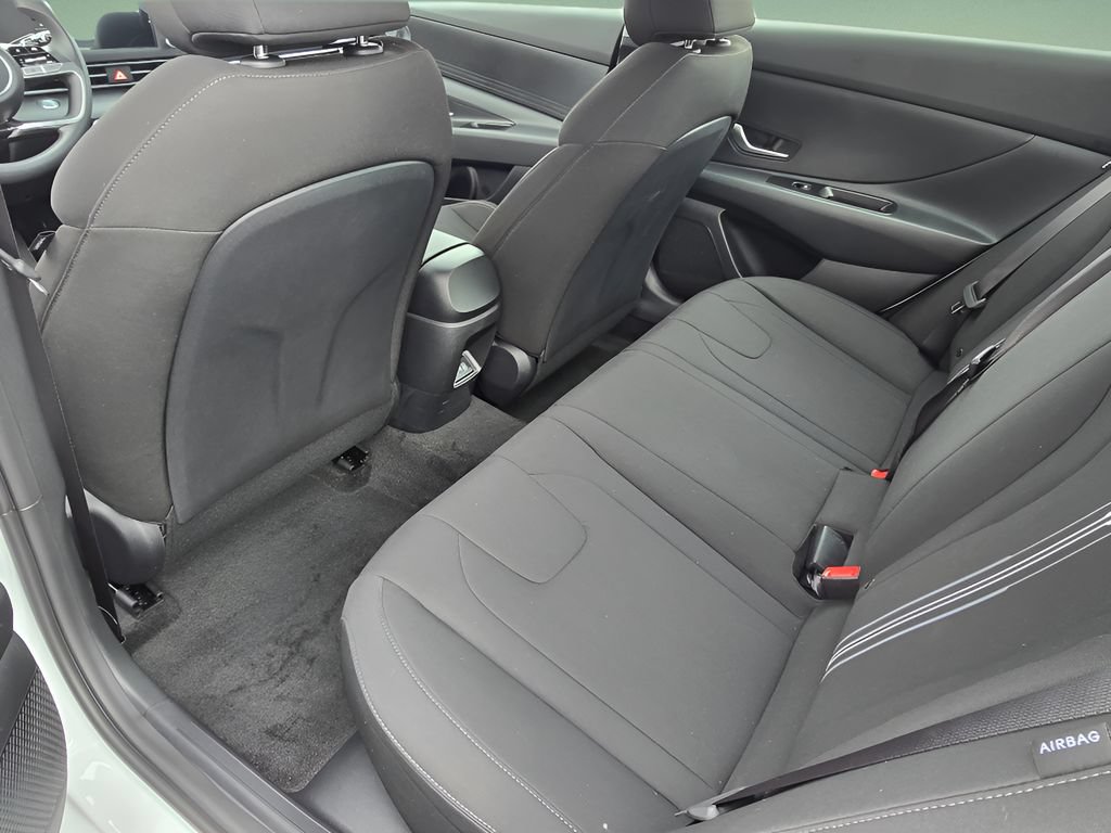 New 2026 Hyundai Elantra Hybrid FWD image 15