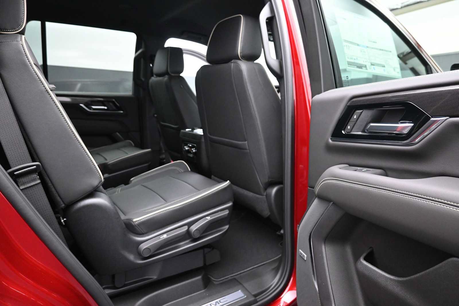 New 2026 GMC Yukon Elevation AWD/4WD image 14