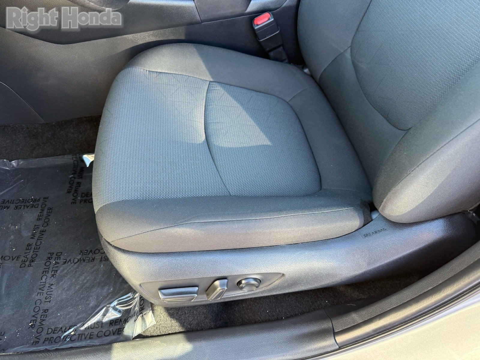 Used 2025 Toyota RAV4 XLE image 13