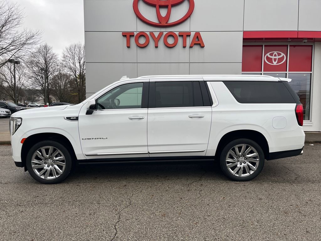Used 2021 GMC Yukon XL Denali w/ Denali Premium Package image 31