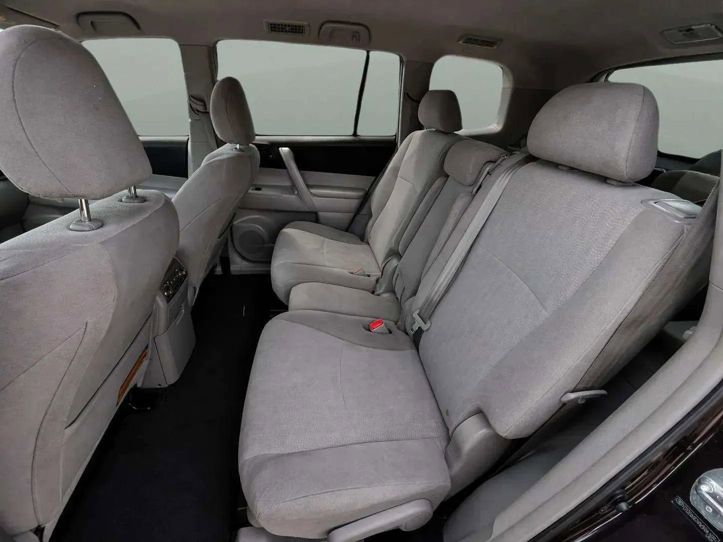 Used 2013 Toyota Highlander FWD w/ Cold Weather Pkg image 12