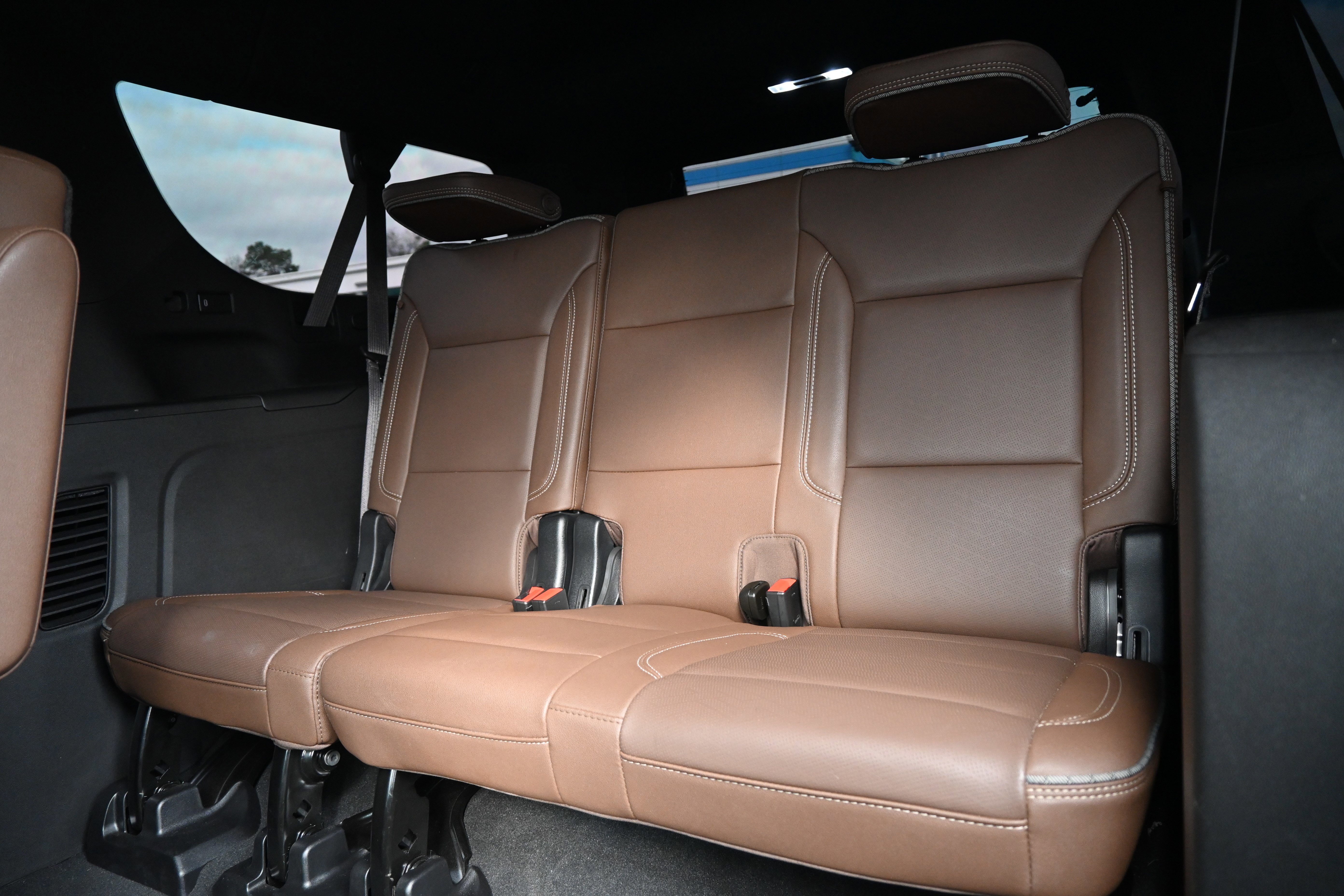 Used 2024 Chevrolet Suburban High Country image 31