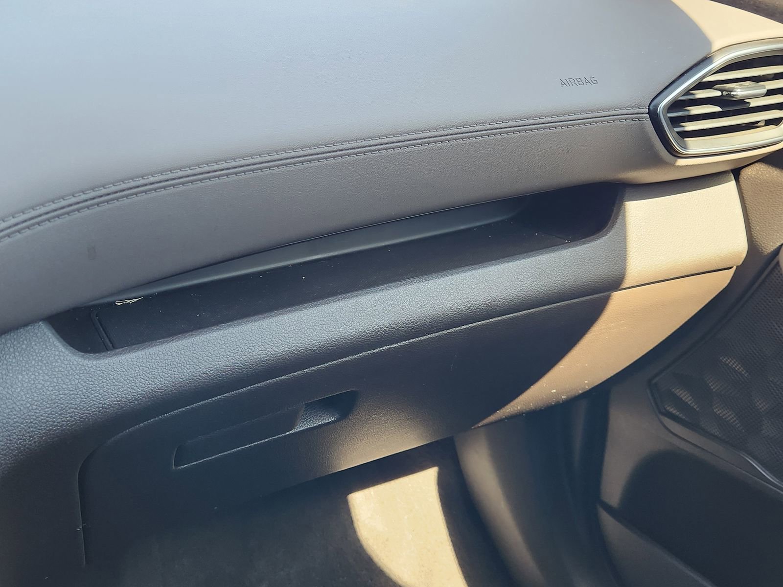 Used 2020 Hyundai Santa Fe SE image 23