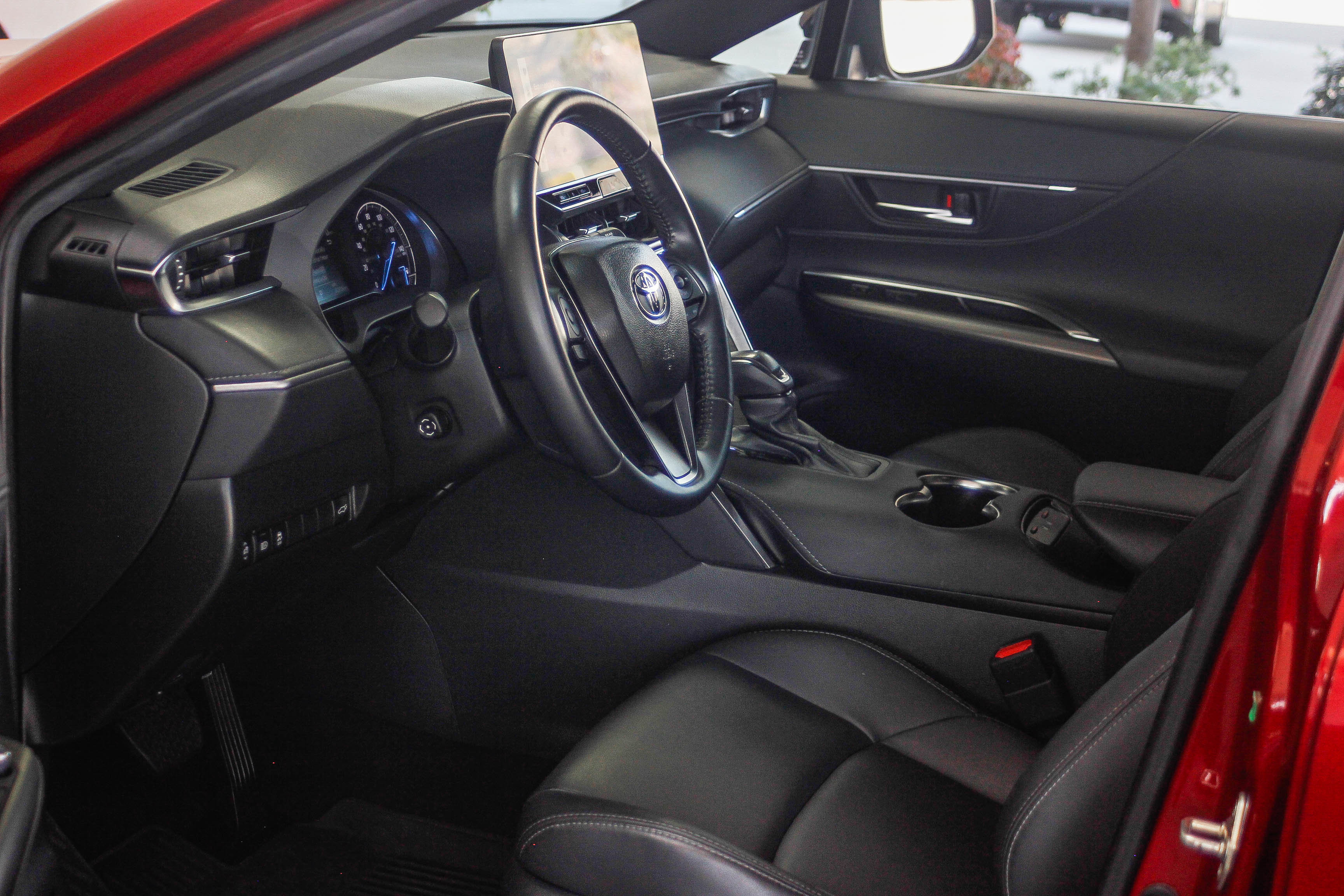 Used 2024 Toyota Venza Nightshade image 17