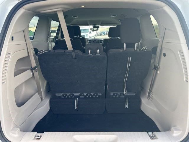 Used 2023 Chrysler Voyager LX image 32