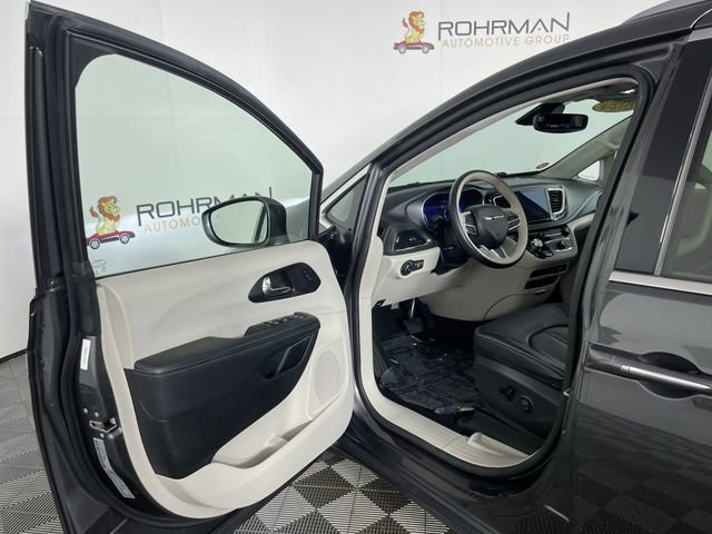 Used 2020 Chrysler Pacifica Limited w/ Advanced Safetytec Group image 19