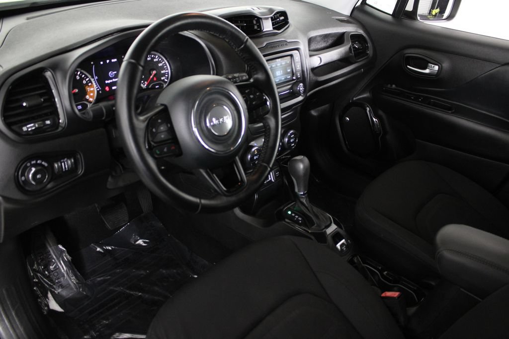 Used 2017 Jeep Renegade Altitude FWD image 17