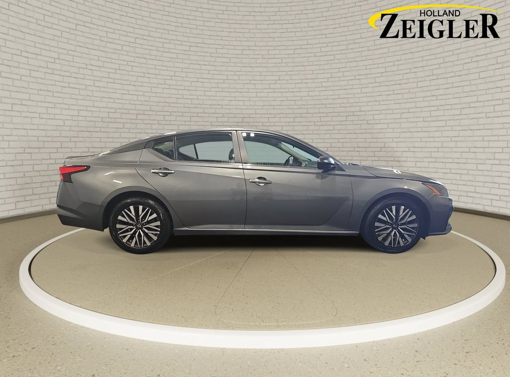 Certified 2025 Nissan Altima 2.5 SV FWD image 4