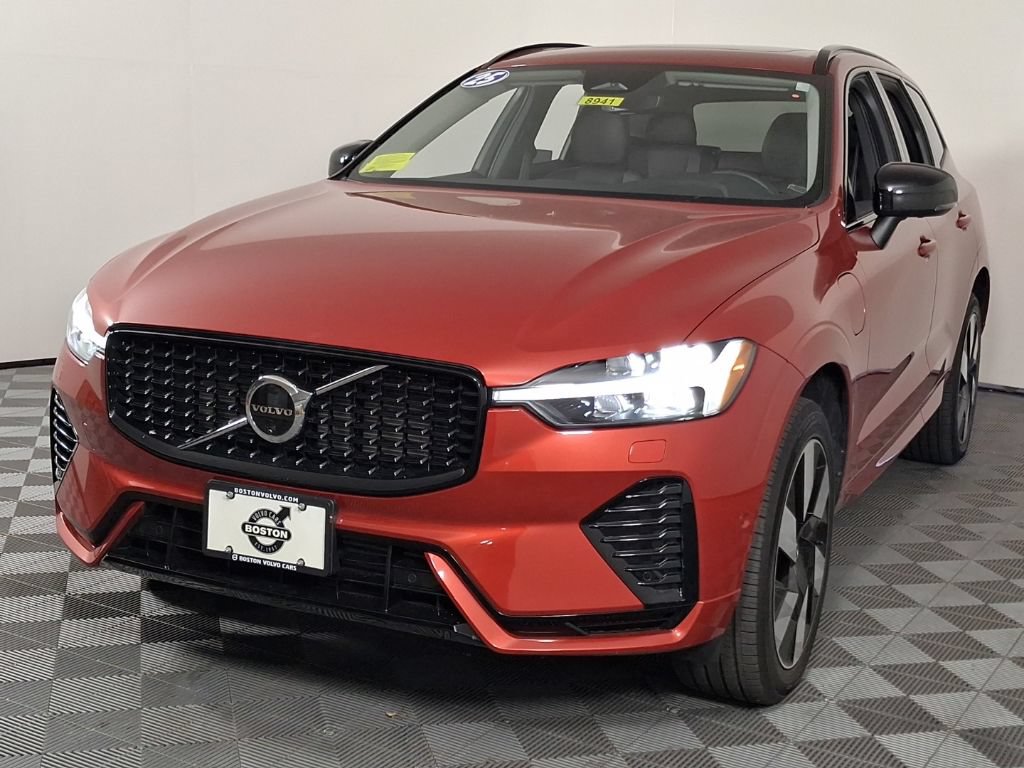 Certified 2025 Volvo XC60 T8 Plus w/ Protection Package Premier AWD/4WD image 5